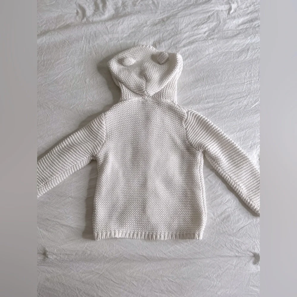 Carter’s bear white sweater size 12 months